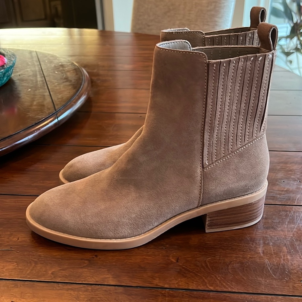 Dolce Vita Farlin Chelsea Bootie 11 Beige Brown Suede Ankle Boot Almond Toe